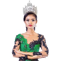 Seperti dilansir dari Waterkant, Miss Supranational Suriname 2019 ini mengabdikan diri kepada kaum muda Suriname dengan bekerja bersama mereka dan belajar bagaimana menghadapi tekanan sosial. Foto: dok. Instagram @miss_sridewi