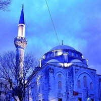 Masjid Tokyo Camii terkenal dengan arsitektur yang sangat indah, dan juga disebut sebagai masjid paling indah di Asia. Tempat ini terbagi menjadi dua lantai. Foto: Instagram/@tokyocamii