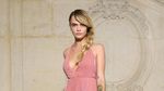 Pesona Cara Delevigne dengan Dress Pink