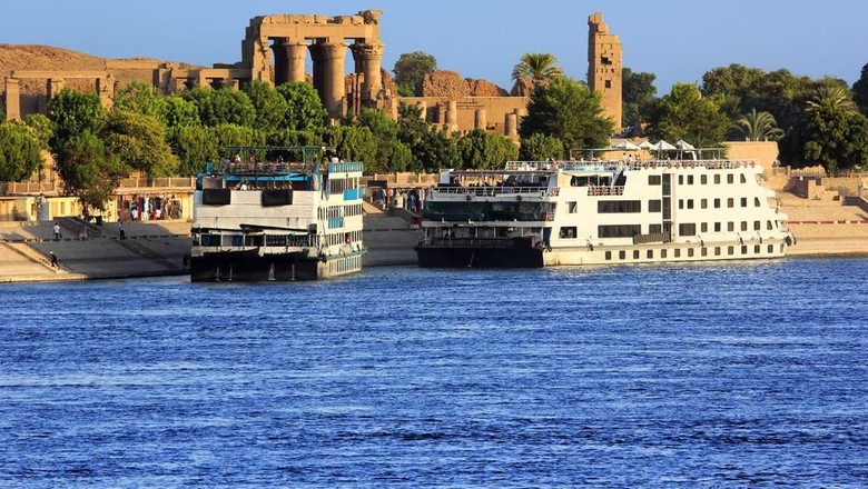 Berlayar di Sungai Nil naik cruise Berlayar di Sungai Nil naik cruise