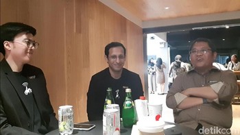 Ataupun saat bersama Menkominfo Rudiantara. (Foto: Virgina Maulita Putri/detikINET)