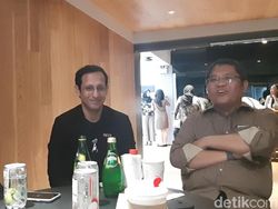 Nadiem Makarim, Hobi Berkaos Kini Pakai Kemeja Putih