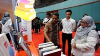 Buku-buku bertema hukum pun dipamerkan di sejumlah stan di Pameran Kampung Hukum MA tersebut.