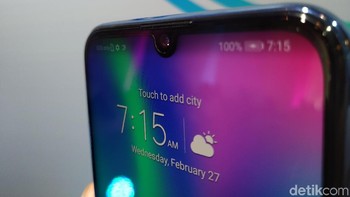Kamera depan di dalam waterdrop notch ini punya kualitas 24MP. Foto: Muhamad Imron Rosyadi/detikINET