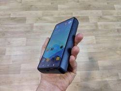 Ini Ponsel Monster Energizer, Bisa Hidup Hampir 2 Bulan