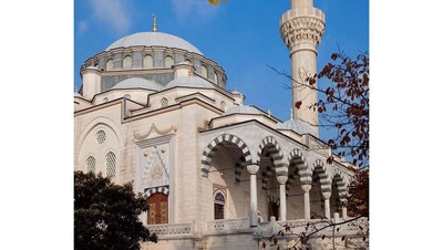 Megahnya Masjid Tokyo Camii Tempat Syahrini dan Reino Barack Dikabarkan Nikah