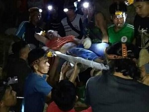 Evakuasi Pekerja Terjebak Tambang Emas Longsor
