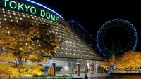 Tokyo Dome City komplek taman hiburan yang di dalamnya terdapat pusat perbelanjaan, 50 restoran, bianglala Spokeless pertama di dunia, taman pemandian air panas, dan roller coaster dengan jalurnya sangat tinggi. Di sini adalah salah satu spot seru-seruan menghabiskan waktu bersama pasangan maupun keluarga (iStock)