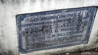 Di prasasti di depan gereja, tertera tanggal 5 Januari 1899 sebagai tanggal berdirinya gereja. Jika benar, itu berarti gereja ini sudah genap berusia 120 tahun. (Wahyu/detikTravel)