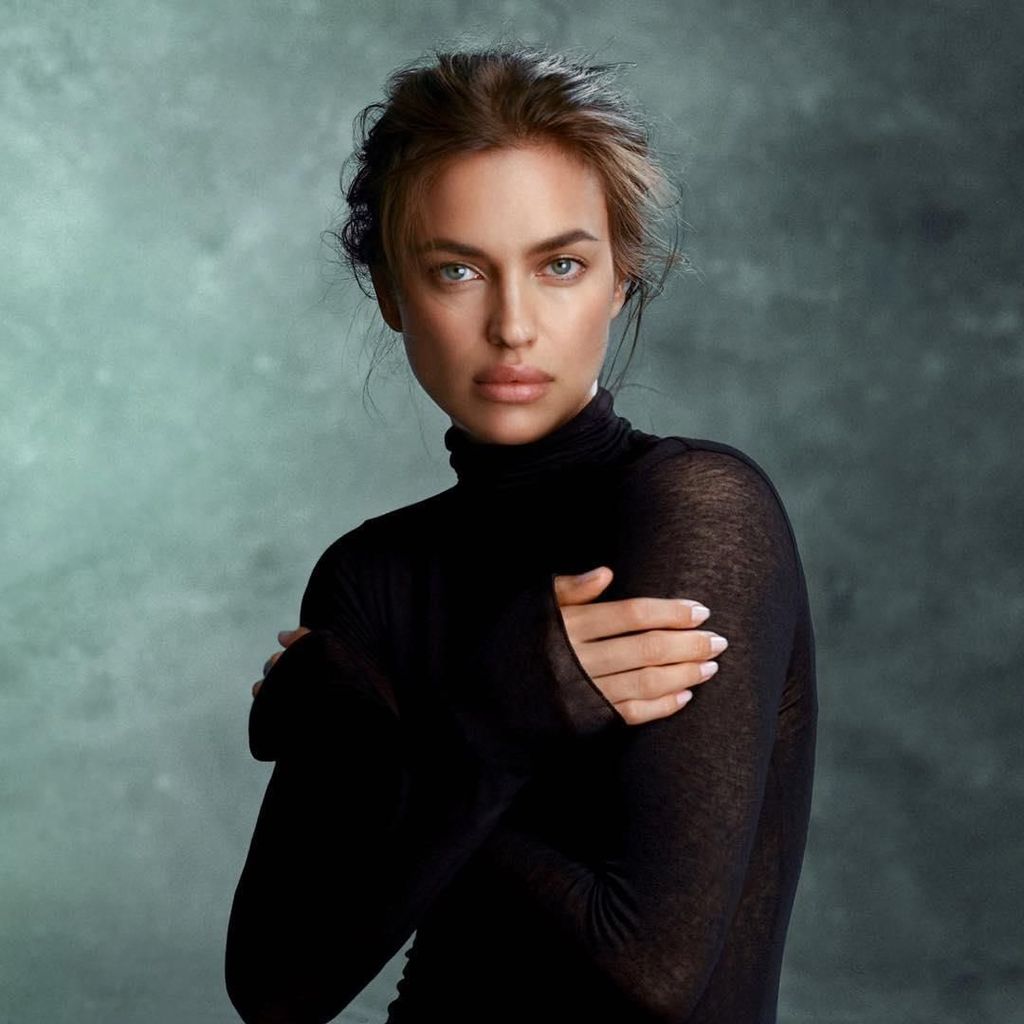 Foto Model Seksi Irina Shayk yang Dikabarkan Muak dengan Lady Gaga
