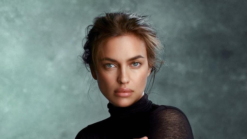Foto Model Seksi Irina Shayk yang Dikabarkan Muak dengan Lady Gaga
