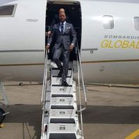 Lukau kerap menunjukkan gaya hidup mewah di akun medsosnya
