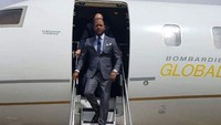 Pendeta Lukau selalu berpenampilan stylish di setiap kesempatan. Dia selalu memakai pakaian bermerek dari berbagai desainer ternama dunia. Dengan banyak pengikut, pendeta Lukau terpilih untuk memimpin pernikahan Duduzile Zuma, putri Presiden Afsel Jacob Zuma, tahun 2011 lalu. Foto: Instagram/@alphlukau