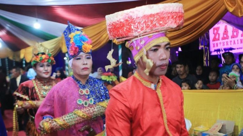 Jumlah Bissu di Masyarakat Bugis Kian Menyusut Jumlah Bissu di Masyarakat Bugis Kian Menyusut