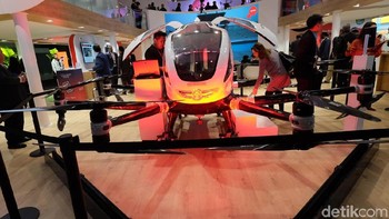 Ini adalah cikal bakal taksi terbang yang dipamerkan Ooredoo. Dan lagi-lagi, solusi ini disokong oleh teknologi 5G. (Foto: detikINET/Adi Fida Rahman)