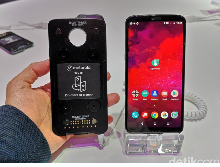 Moto Mod 5G dan smartphone Motorola. Foto: Ardhi Suryadhi/detikcom Moto Mod 5G dan smartphone Motorola. Foto: Ardhi Suryadhi/detikcom