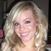 Selama bertahun-tahun-tahun, Katie Piper telah menjalani 250 operasi plastik. Inilah wajahnya yang dulu sebelum ia terkena serangan air keras.  Foto: Istimewa