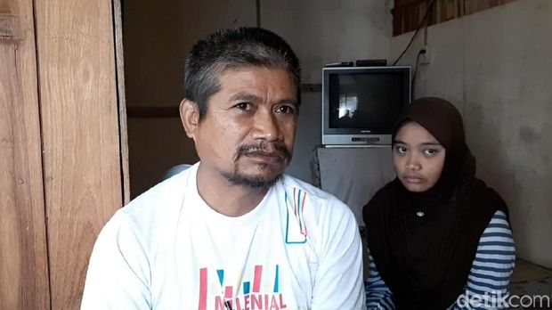 Bahagia Gina Kuliah di Unpad Berkat Bapak yang Kuli Bangunan