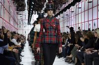 Di Paris Fashion Week, Dior Angkat Motif Kotak-kotak Jadi Tren