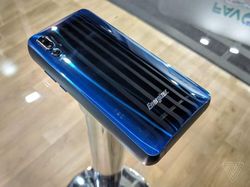 Patungan Bikin Ponsel Batu Bata Gagal Total