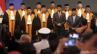 Jokowi-JK foto bersama dengan Ketua MA Hatta Ali dan para hakim MA.