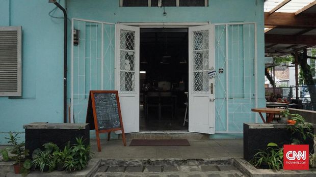 Warung Bi Eem adalah lokasi jadiannya Milea dan Dilan.