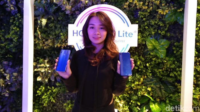 Usai merilis Honor 10 Lite dan Honor 8A di Indinesia, Honor juga berencana me (Foto: Muhamad Imron Rosyadi/detikINET) Usai merilis Honor 10 Lite dan Honor 8A di Indinesia, Honor juga berencana me (Foto: Muhamad Imron Rosyadi/detikINET)