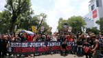 Aksi Pekerja Pelabuhan Paksa Masuk Kementerian BUMN