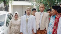Hanif menceritakan, pemberian mahar Honda Jazz itu memang inisiatifnya sendiri. Selain sebagai bukti cintanya, ia merasa usahanya berbisnis mebel online yang digarap sehak 2013 membuahkan hasil. Foto/Dok. Muhammad Hanif.