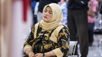 Bupati nonaktif Bekasi, Neneng Hasanah Yasin menjalani sidang perdana di Pengadilan Tipikor, Bandung, Jawa Barat, Rabu (27/2/2019). 