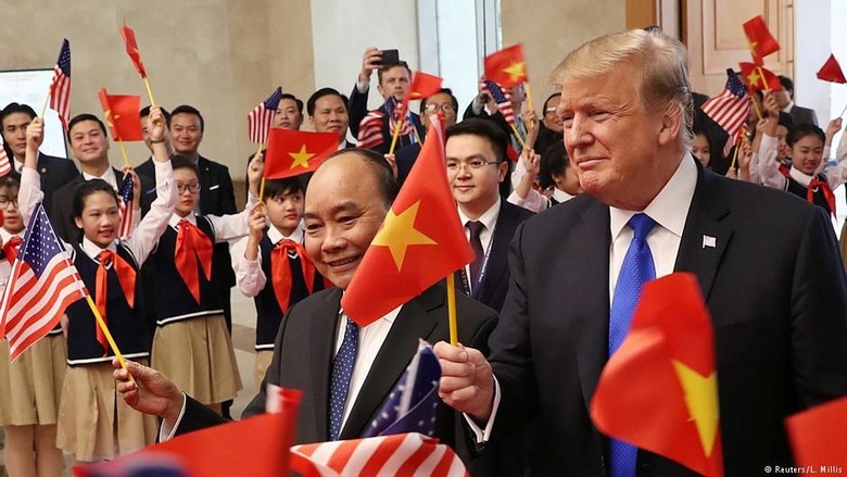 Cuitan Trump Setibanya di Vietnam: Untuk Teman Saya Kim Jong Un Cuitan Trump Setibanya di Vietnam: Untuk Teman Saya Kim Jong Un