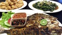 Malam Ini Enaknya Makan Ikan Bakar Makassar di Tempat Ini