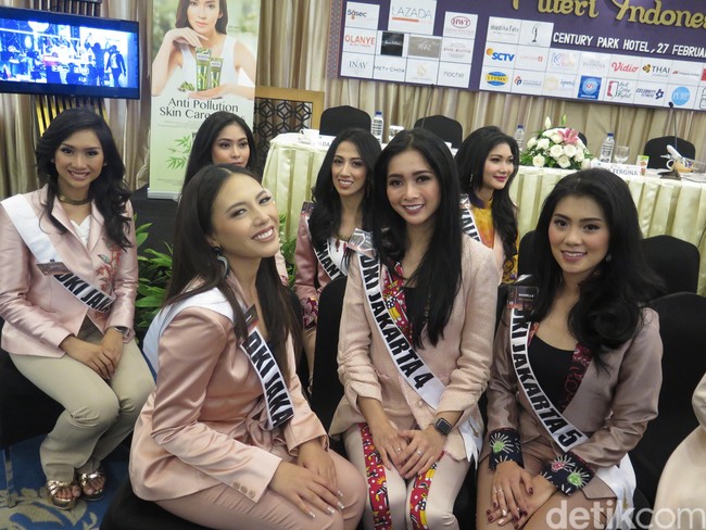 Finalis Puteri Indonesia 2019 ini pun tampil memesona mengenakan busana bernuansa pastel rancangan desainer lokal dari daerahnya masing-masing. Finalis dari provinsi Aceh pun merupakan satu-satunya peserta yang tampil mengenakan hijab. Foto: Anggi/Wolipop