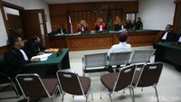 Jaksa penuntut umum (JPU) Kejari Jakbar menuntut Hercules Rozario Marshal pidana 3 tahun penjara.