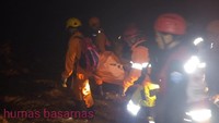 Dilaporkan sebanyak 60 orang tertimbun reruntuhan tambang yang alami longsor, tiga di antaranya dilaporkan meninggal (Foto: Dok. Basarnas Manado)