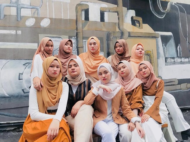 Penampilan mereka pun mencuri perhatian. Mereka memakai hijab dan busana muslim yang tertutup di setiap penampilannya. Mereka juga memiliki gaya hijab yang khas. Foto: Instagram/BahiyyaHanessa