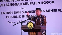 Jonan memberikan sambutan terkait Jaringan Distribusi Gas Bumi (Jargas) Rumah Tangga.