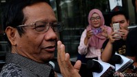 Mantan Ketua MK itu diketahui kerap datang ke KPK. Misalnya, pada 13 September 2018. Saat itu kedatangan Mahfud untuk membahas anticorruption summit, yang merupakan acara KPK. Kemudian, Mahfud juga pernah datang ke KPK pada 8 November 2018, untuk berdiskusi soal korupsi dengan pimpinan KPK.