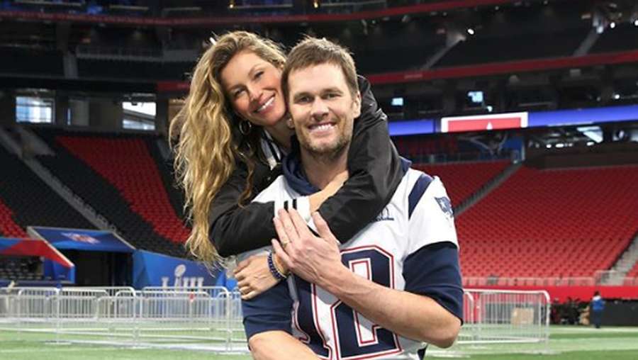 Rayakan Satu Dekade Pernikahan, Gisele dan Tom Brady Mesra 