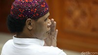 Jaksa menyebut Hercules terbukti melanggar Pasal 170 Ayat 1 KUHP juncto Pasal 55 Ayat 1 ke-1 KUHP sebagaimana dakwaan pertama.