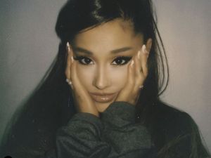 Dada Ariana Grande Kena Lemparan Lemon Sebelum Duet dengan Bieber