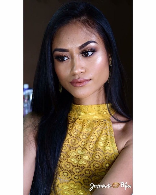  Selamat siang Indonesia, salam manis dari Suriname. Namaku Sri Dewi Martomamat Miss Supranational Suriname 2019. Saya kirim kabar sehat, salam kangen saudara saya semua yang ada di Indonesia. Terima kasih atas cinta dan dukungannya, aku sangat mengapresiasi. Maturnuwon, ucapnya dalam bahasa Jawa dan Inggris. Foto: dok. Instagram @miss_sridewi