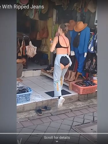 Bule jadi viral karena pakai jeans robek pada bagian bokong 