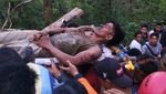 Potret Evakuasi Korban Longsor Tambang Emas Ilegal di Bolmong