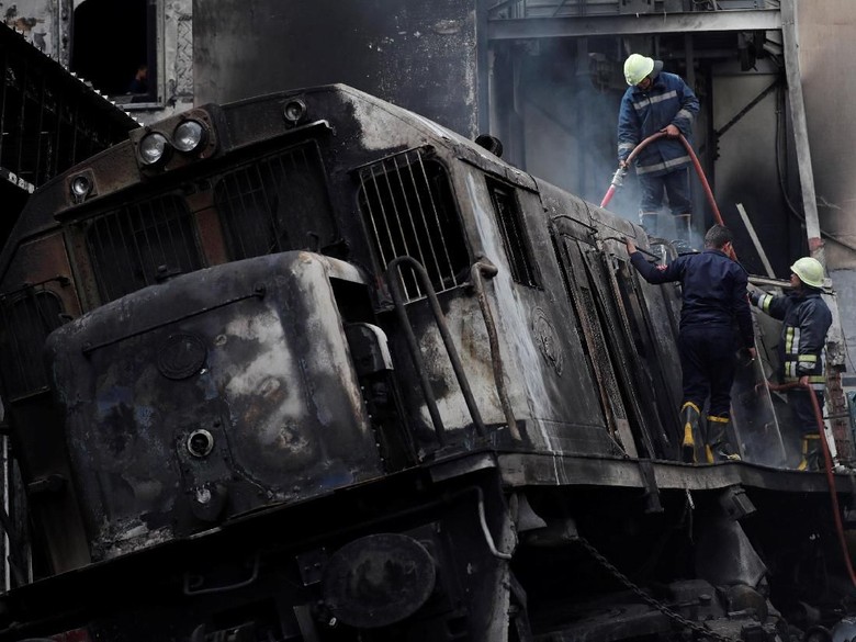 Kebakaran Hebat Terjadi di Stasiun Kereta di Kairo, 20 Orang Tewas Kebakaran Hebat Terjadi di Stasiun Kereta di Kairo, 20 Orang Tewas
