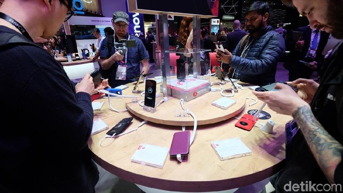 Sejumlah smartphone anyar hadir di MWC 2019 dan sukses mencuri perhatian. (Foto: Ardhi Suryadhi/detikINET) Sejumlah smartphone anyar hadir di MWC 2019 dan sukses mencuri perhatian. (Foto: Ardhi Suryadhi/detikINET)