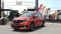 Honda juga menyegarkan tampilan Mobilio. Penyegaran dilakukan untuk menaikkan lagi penjualan Mobilio di Indonesia. Pembaruan ada pada pelek, lampu LED, audio dan lain-lain. Foto: Ruly Kurniawan