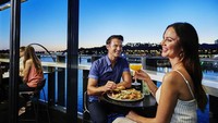 Perth akan menjadi kota liburan yang menyenangkan. Kota Perth punya Elizabeth Quay yang seru di siang hari dan gemerlap di malam hari (Tourism Western Australia)