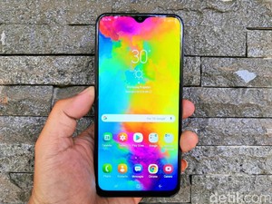 Review Samsung Galaxy M20, Baterai dan Layar Jadi Kekuatan