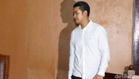Ketua majelis hakim Krisnugroho membacakan amar putusan yang berisi menjatuhkan pidana atas nama Richard Muljadi dengan pidana selama 1 tahun 6 bulan menetapkan lamanya masa penahanan yang telah dijalani sebelumnya dikurangkan dari pidana yang sudah dijalankan